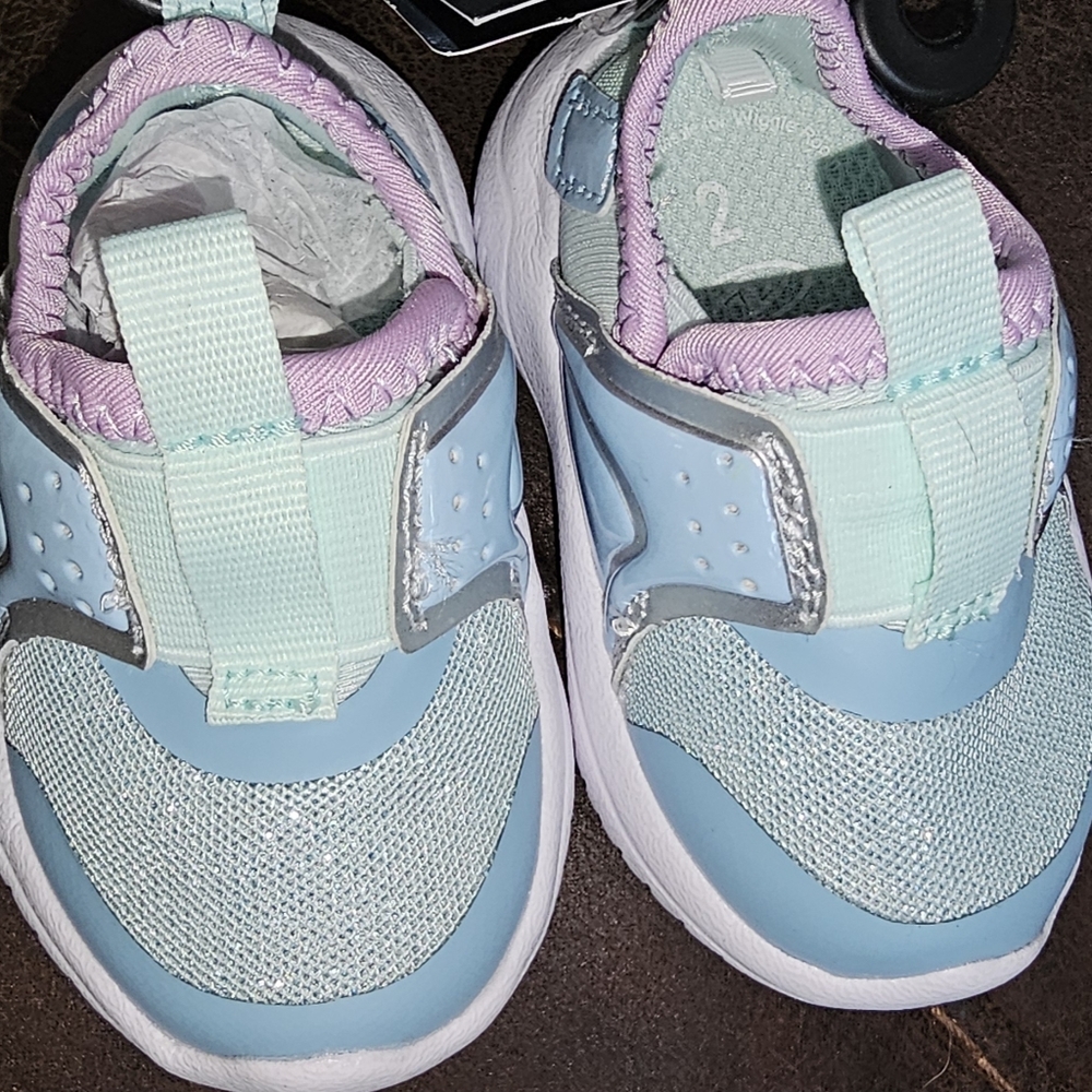 NWT Infant Girls Size 2 Hard Sole Sneakers